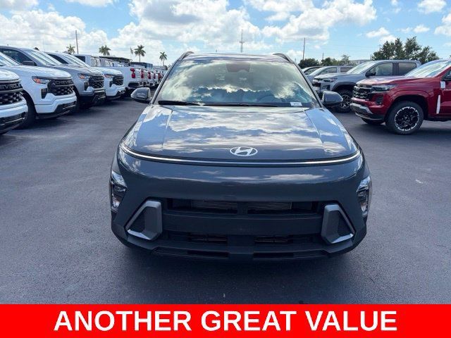 Used 2025 Hyundai Kona SEL FWD image 2