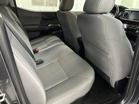 Used 2020 Toyota Tacoma SR5 AWD/4WD image 13