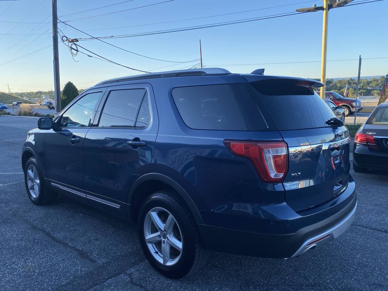 Used 2016 Ford Explorer XLT w/ Equipment Group 202A AWD/4WD image 7