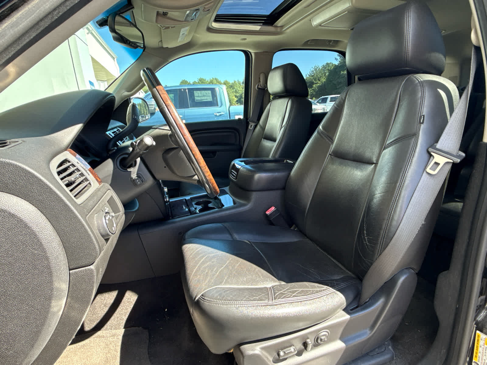 Used 2012 GMC Yukon Denali AWD/4WD image 4