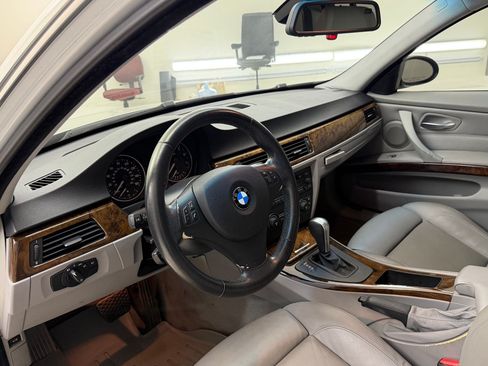 Used 2006 BMW 330i Sedan RWD image 4