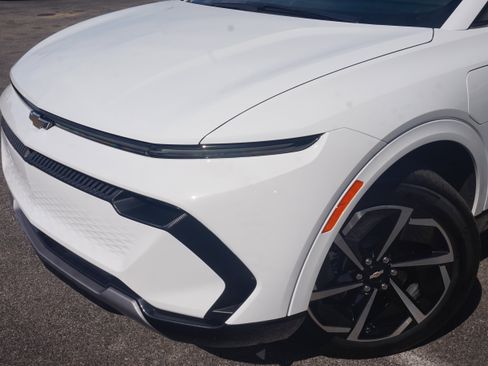 Used 2025 Chevrolet Equinox EV LT w/ Convenience Package image 13