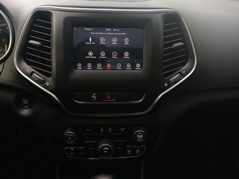 Used 2019 Jeep Cherokee Latitude Plus image 8