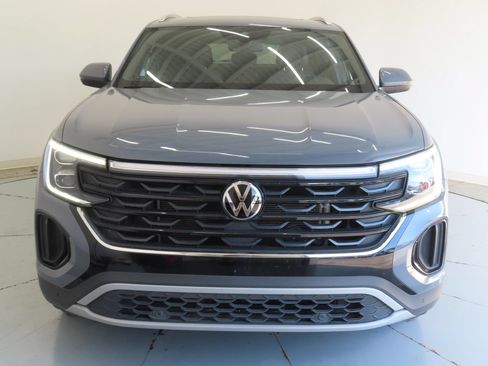 Used 2024 Volkswagen Atlas Cross Sport SE FWD image 9