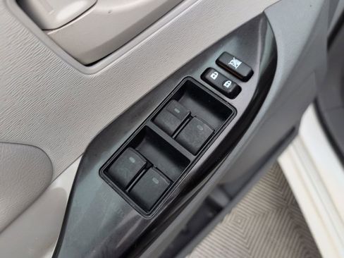 Used 2013 Toyota Sienna LE image 35