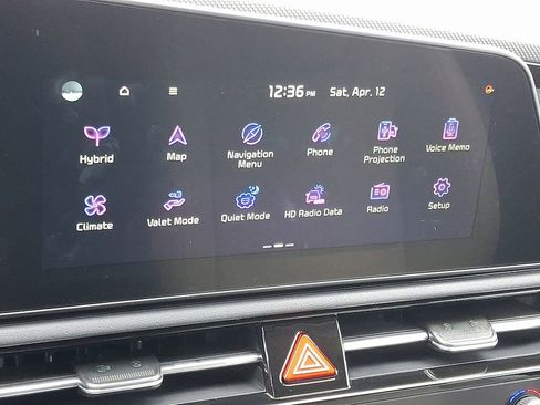 Certified 2025 Kia Niro EX image 17