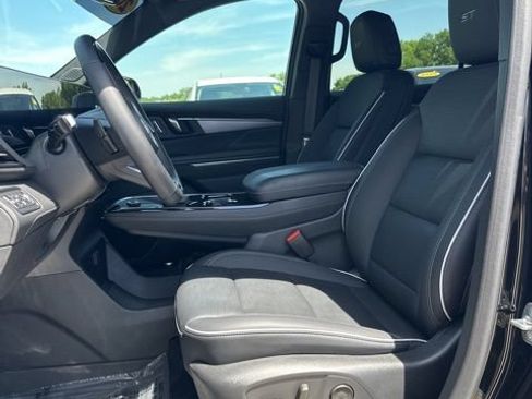 Used 2025 Buick Enclave Sport Touring w/ Super Cruise Package AWD/4WD image 41