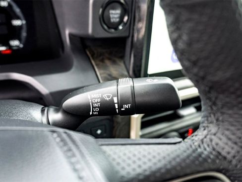 Used 2025 Toyota Tacoma SR5 image 21