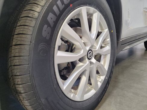 Used 2019 Nissan Rogue SV image 31