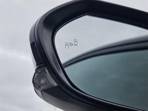 Used 2025 Toyota Camry SE w/ Convenience Package image 22