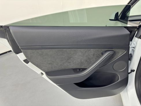 Used 2023 Tesla Model 3 Standard Range image 43