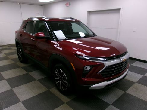 Used 2025 Chevrolet TrailBlazer LT AWD/4WD image 14