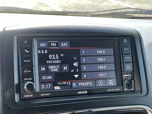 Used 2019 Dodge Grand Caravan SXT FWD image 12