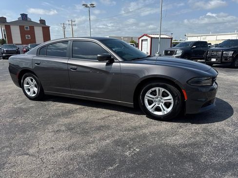 Used 2020 Dodge Charger SXT w/ Leather Interior Group RWD image 6