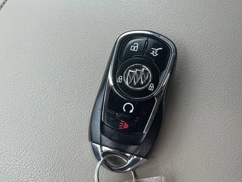 Used 2019 Buick Enclave Essence FWD image 27