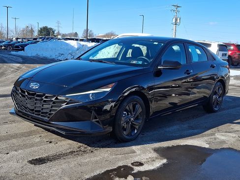 Certified 2023 Hyundai Elantra SEL image 3
