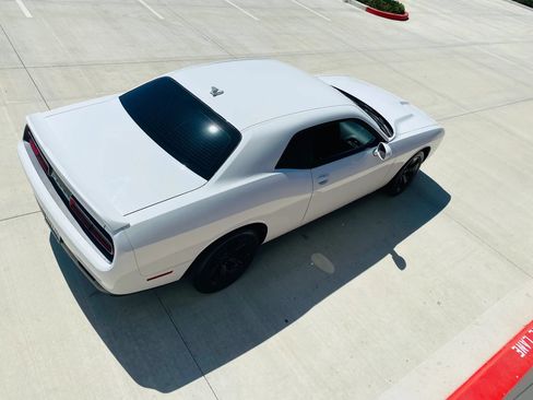 Used 2020 Dodge Challenger SXT RWD image 8
