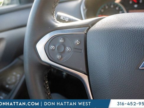 Used 2023 Chevrolet Traverse LT image 13