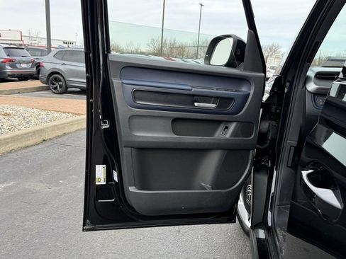 New 2025 Volkswagen ID. Buzz Pro S image 19