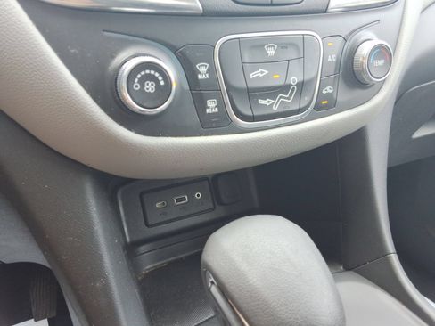 Used 2022 Chevrolet Equinox LS AWD/4WD image 17