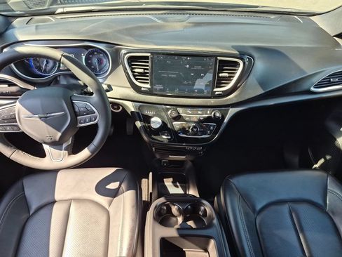 Used 2025 Chrysler Pacifica Select FWD image 26