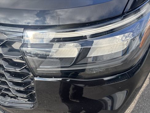 Used 2025 Ford Explorer ST-Line w/ ST-Line Street Pack image 10