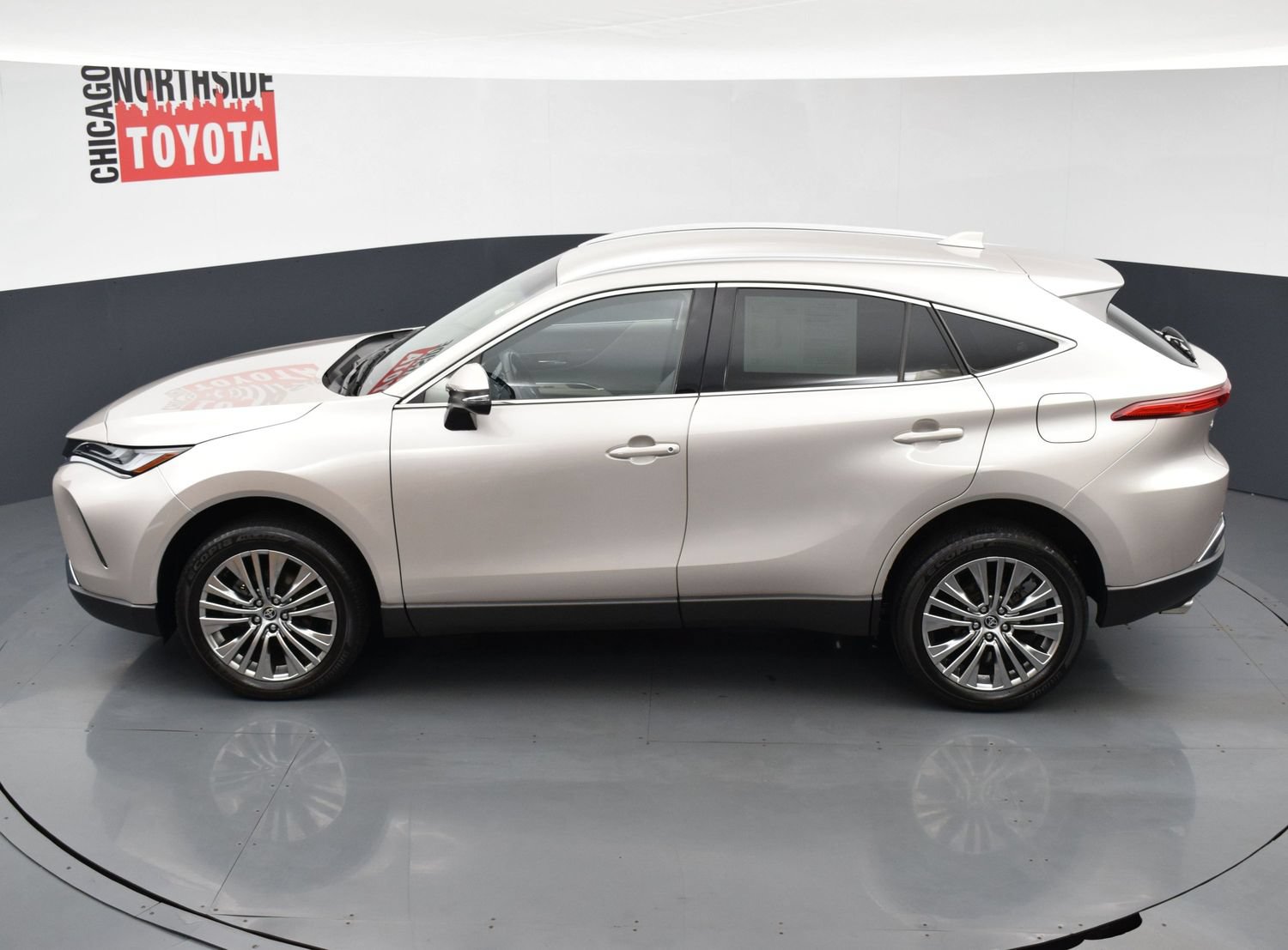 Used 2023 Toyota Venza XLE AWD/4WD image 23