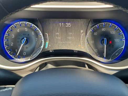 Used 2024 Chrysler Pacifica Touring-L FWD image 21