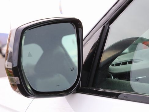 New 2025 Jeep Grand Cherokee Altitude image 9