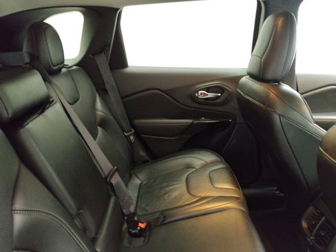 Used 2023 Jeep Cherokee Altitude Lux image 19