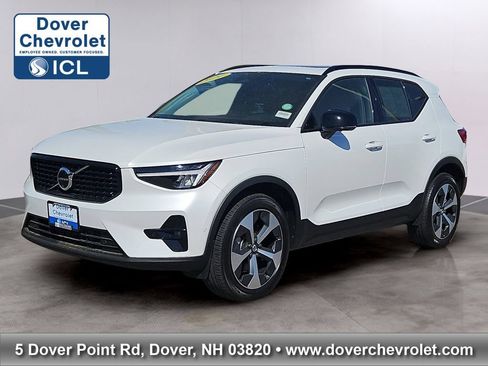 Used 2024 Volvo XC40 B5 Plus w/ Climate Package AWD/4WD image 1