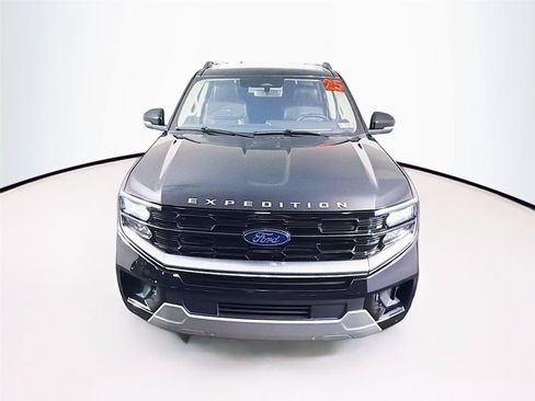 Used 2025 Ford Expedition Platinum AWD/4WD image 13