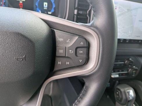 Used 2025 Ford Bronco Badlands image 31