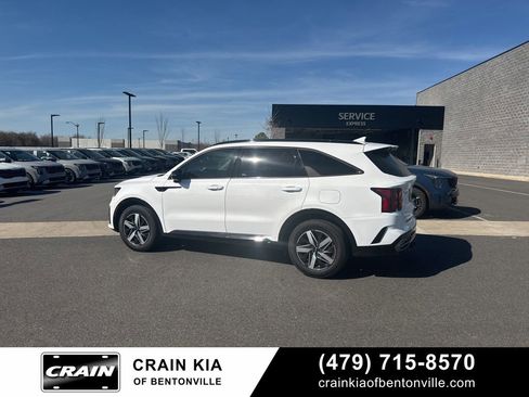 Certified 2023 Kia Sorento S w/ Panoramic Sunroof Package image 13