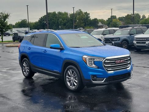 Used 2024 GMC Terrain SLT w/ Infotainment Package II FWD image 5