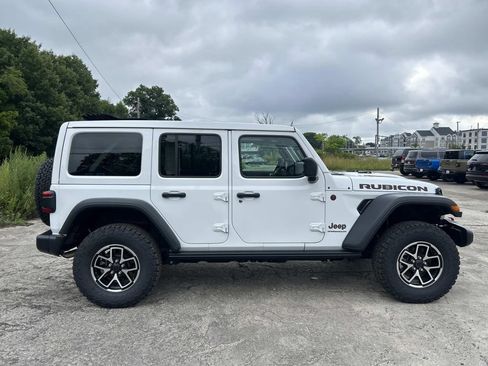 Used 2025 Jeep Wrangler Unlimited Rubicon w/ Safety Group AWD/4WD image 6