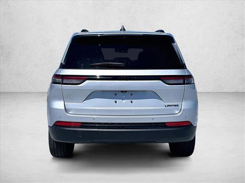 Used 2025 Jeep Grand Cherokee Limited w/ Luxury Tech Group II RWD image 4