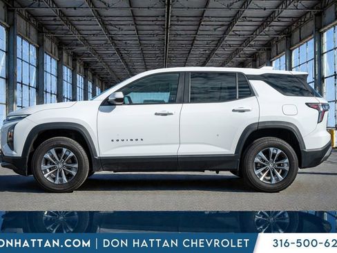 Used 2025 Chevrolet Equinox LT image 2