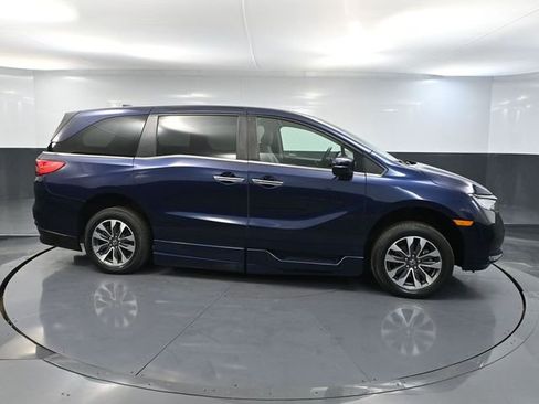 Used 2023 Honda Odyssey EX-L image 4
