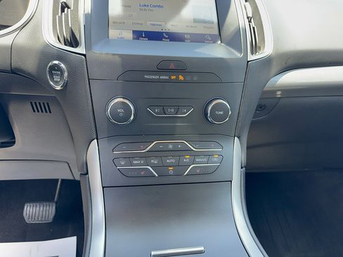 Certified 2019 Ford Edge SEL w/ Equipment Group 201A AWD/4WD image 21