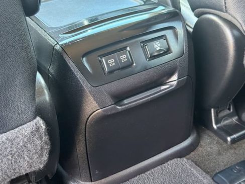 Used 2018 Toyota Sienna SE w/ Carpet Mat Package FWD image 14