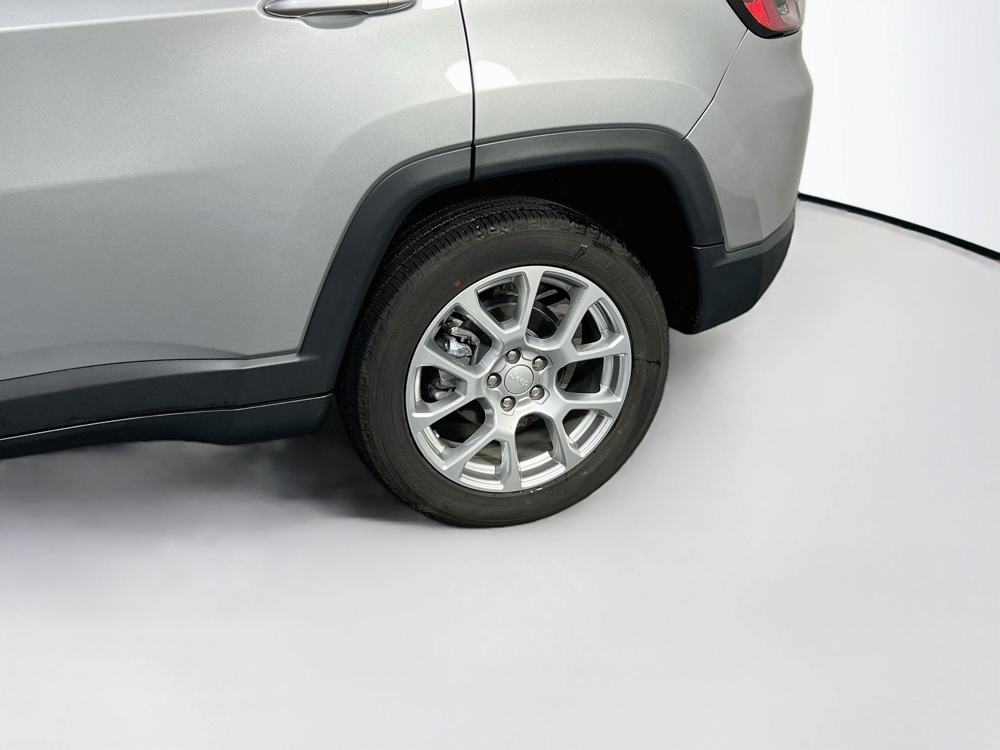 Used 2023 Jeep Compass Latitude AWD/4WD image 28
