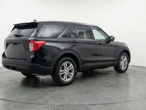 Used 2024 Ford Explorer XLT w/ Equipment Group 202A AWD/4WD image 9