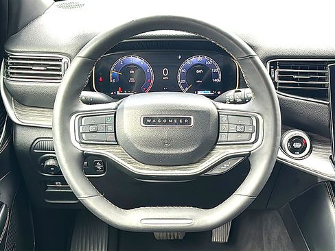 Used 2024 Jeep Wagoneer L Series II image 28