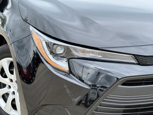 Used 2025 Toyota Corolla LE image 3