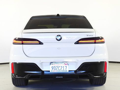 Used 2023 BMW 740i w/ Parking Assistance Package image 8