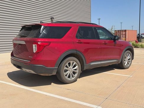 Used 2021 Ford Explorer XLT w/ Equipment Group 202A AWD/4WD image 3