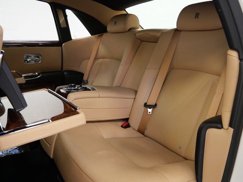 Used 2013 Rolls-Royce Ghost RWD image 32
