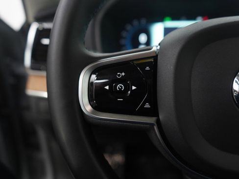 Used 2024 Volvo XC90 B6 Plus image 18