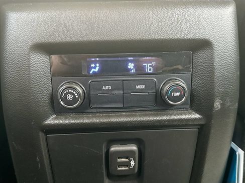 Used 2020 Chevrolet Traverse LT FWD image 24